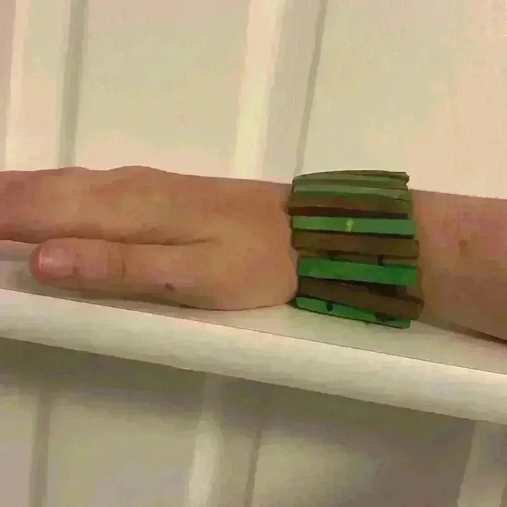 🐳 Green and Brown Wooden Striped Stretch Bracelet - Picture 15 of 15